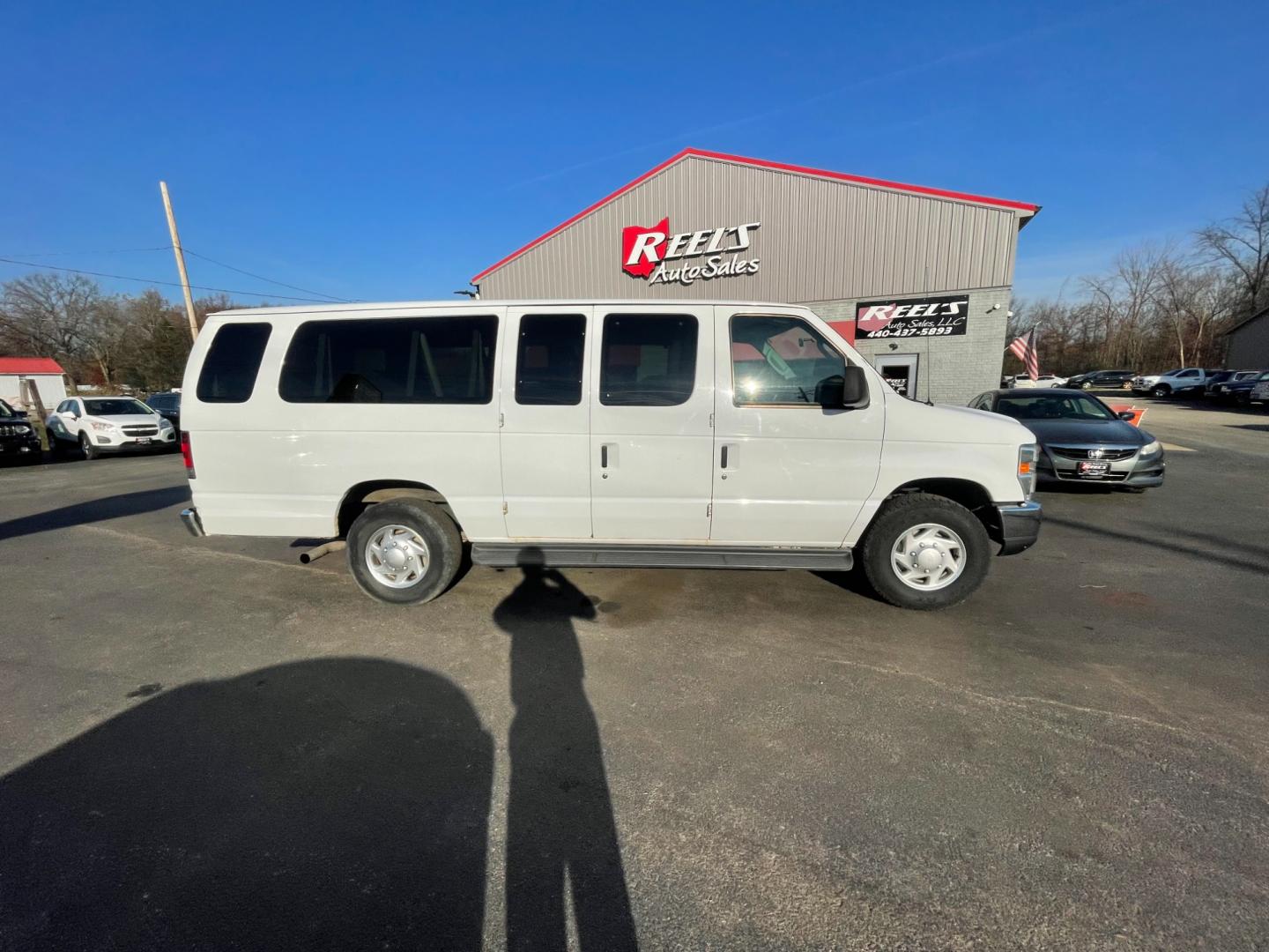 2013 White /Gray Ford E-Series Wagon E-350 XLT Super Duty Extended (1FBSS3BL8DD) with an 5.4L V8 SOHC 16V FFV engine, 4-Speed Automatic transmission, located at 547 E. Main St., Orwell, OH, 44076, (440) 437-5893, 41.535435, -80.847855 - Photo#5